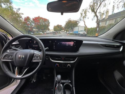 Used 2025 Buick Encore GX Preferred image 31