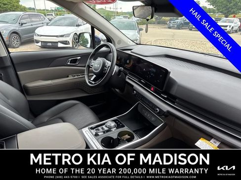 Used 2026 Kia Carnival EX FWD image 41