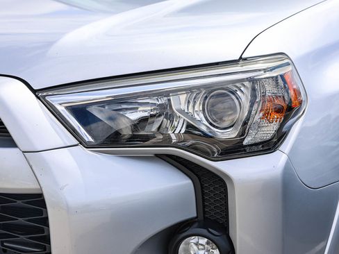 Used 2019 Toyota 4Runner SR5 RWD image 19