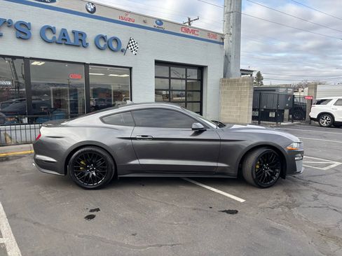 Used 2020 Ford Mustang Coupe image 5