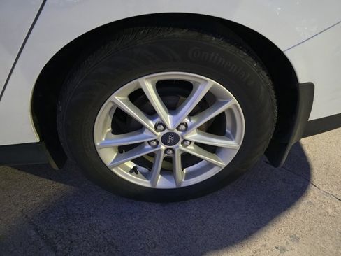 Used 2016 Ford Focus SE w/ Reverse Sensing Package image 10