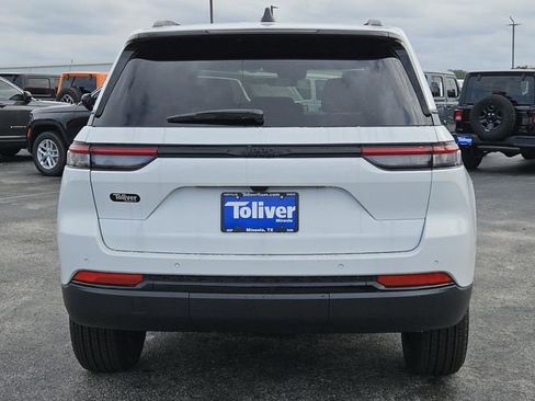 New 2025 Jeep Grand Cherokee Laredo image 8