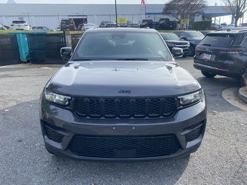 Used 2023 Jeep Grand Cherokee Altitude image 10