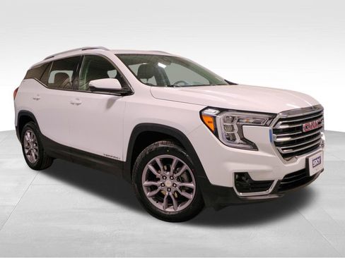 Used 2024 GMC Terrain SLT image 11