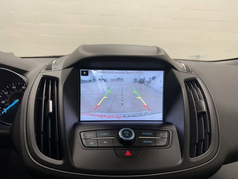 Used 2019 Ford Escape SE image 25