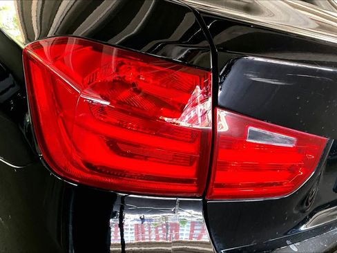 Used 2015 BMW 320i Sedan RWD image 28
