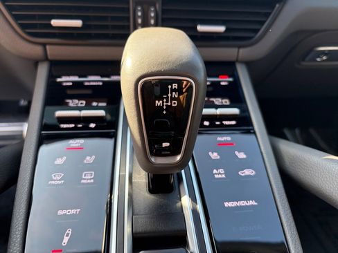 Used 2019 Porsche Cayenne S image 25