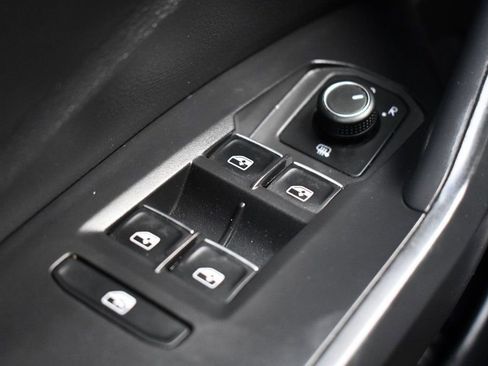 Used 2022 Volkswagen Jetta SE w/ Panoramic Sunroof Package image 24