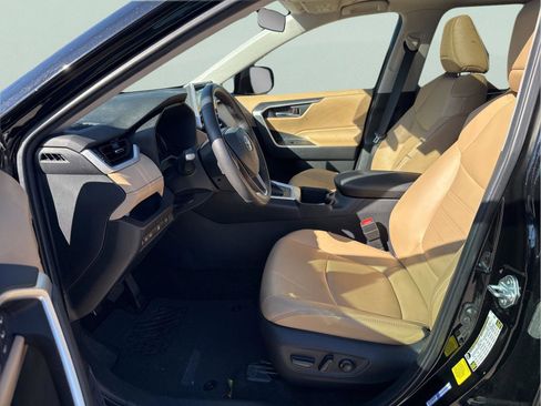 Used 2024 Toyota RAV4 XLE Premium image 27