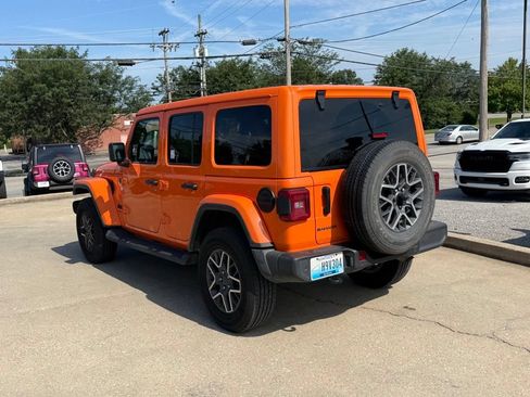 Used 2025 Jeep Wrangler Unlimited Sahara AWD/4WD image 8