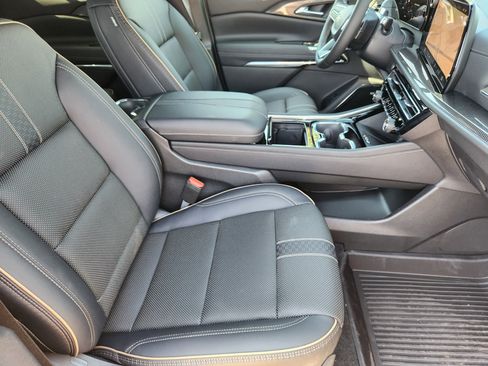 New 2026 Chevrolet Traverse High Country w/ LPO, Floor Liner Package image 10