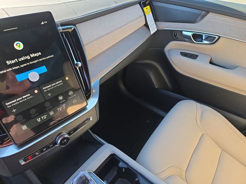 New 2026 Volvo XC90 B6 Plus w/ Protection Package Premier image 19