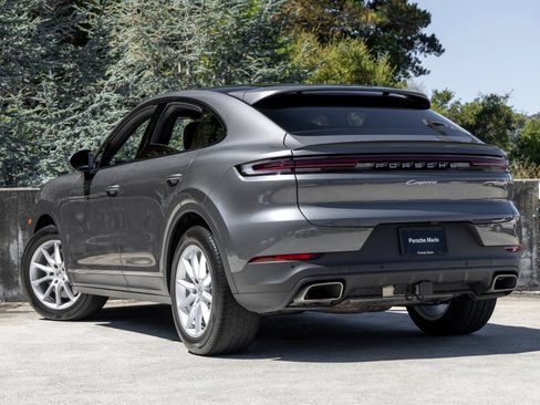 Certified 2026 Porsche Cayenne Coupe AWD/4WD image 3