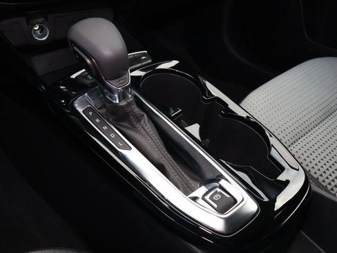 Used 2025 Chevrolet Trax LT w/ LT Convenience Package image 25