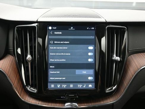 Used 2023 Volvo XC60 B6 Ultimate w/ Protection Package Premier image 18