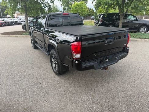 Used 2017 Toyota Tacoma TRD Sport w/ Tow Package (A/T) AWD/4WD image 2