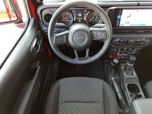 Used 2025 Jeep Gladiator Mojave AWD/4WD image 11