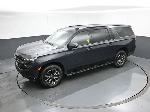 Used 2022 Chevrolet Suburban Z71 w/ Luxury Package image 47