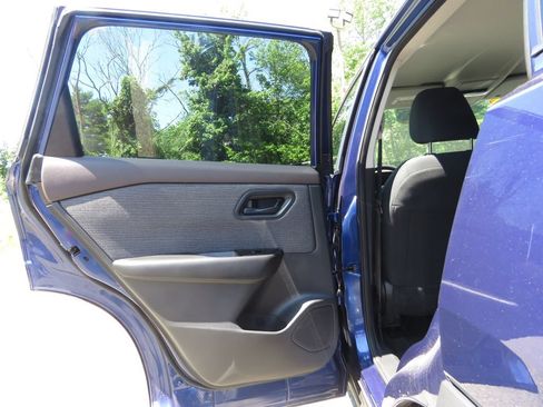 Used 2023 Nissan Rogue S AWD/4WD image 18