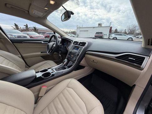 Used 2014 Ford Fusion SE w/ Equipment Group 202A image 25