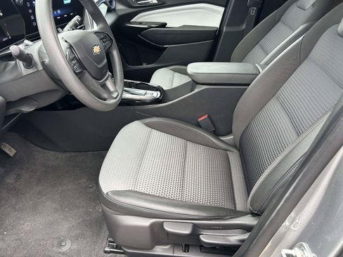 Used 2025 Chevrolet Trax LT FWD image 15