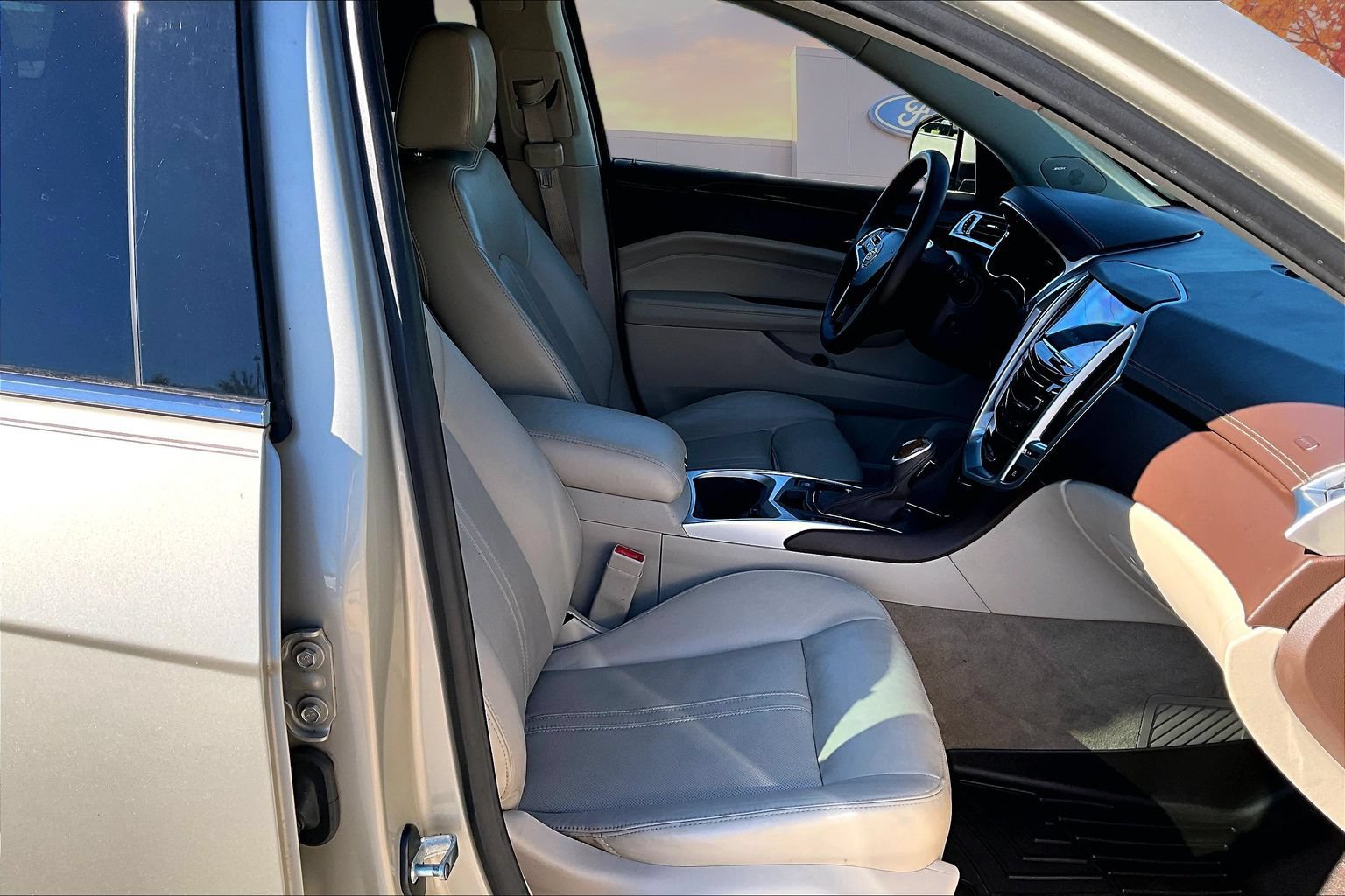 Used 2015 Cadillac SRX Luxury w/ Driver Awareness Package FWD image 28