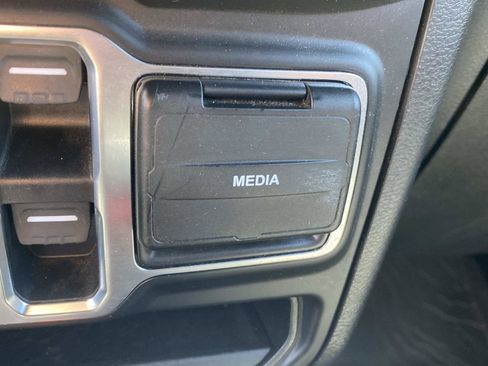 Used 2020 Jeep Wrangler Unlimited Sahara AWD/4WD image 23