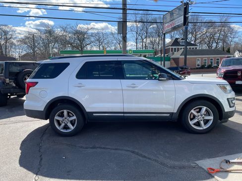 Used 2016 Ford Explorer XLT w/ Equipment Group 202A image 6