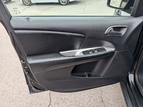 Used 2018 Dodge Journey SE image 11