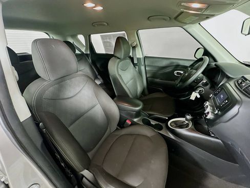 Used 2018 Kia Soul FWD image 31