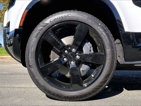 New 2026 Land Rover Defender 110 X-Dynamic SE image 14