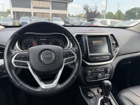 Used 2017 Jeep Cherokee Trailhawk AWD/4WD image 15