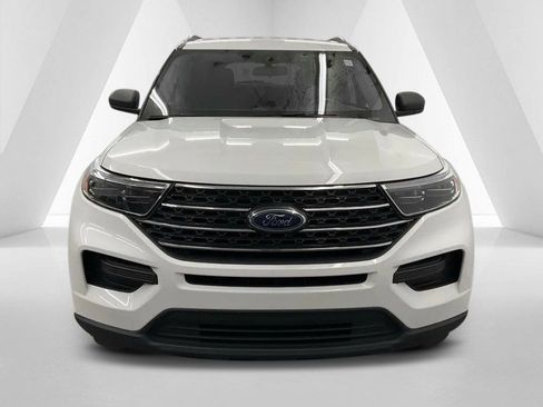 Used 2022 Ford Explorer XLT image 2