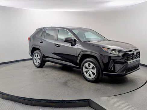 Used 2022 Toyota RAV4 LE image 11