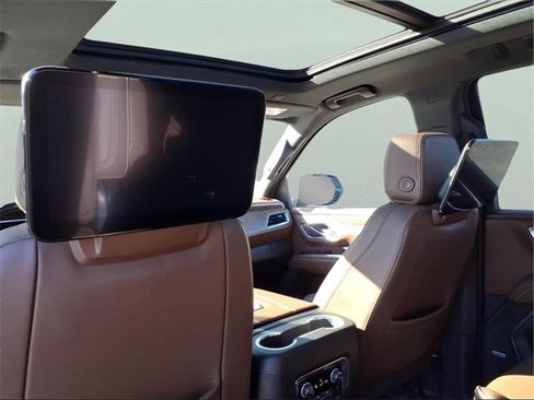 Used 2023 Chevrolet Tahoe High Country w/ Advanced Technology Package image 17