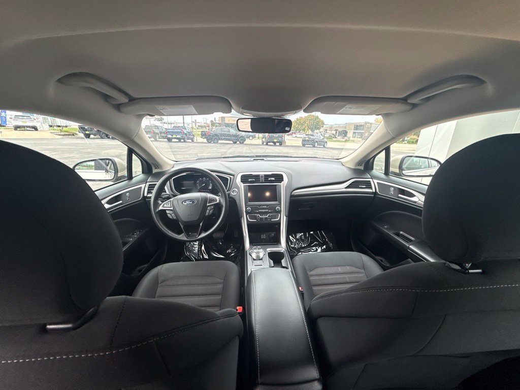 Used 2019 Ford Fusion SE FWD image 26