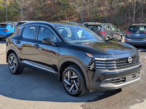 Used 2025 Nissan Kicks SV w/ SV Premium Package image 11