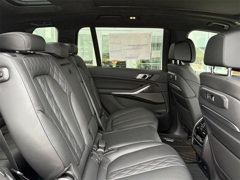 New 2026 BMW X7 M60i image 7