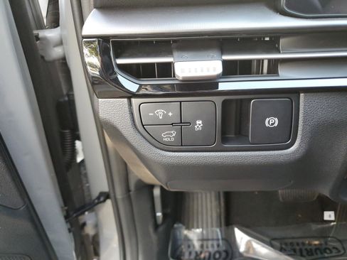 New 2026 Kia Sportage SX FWD image 9