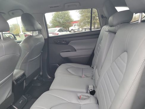 Used 2023 Toyota Highlander LE image 23