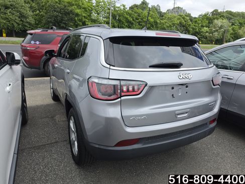 Used 2018 Jeep Compass Latitude AWD/4WD image 6