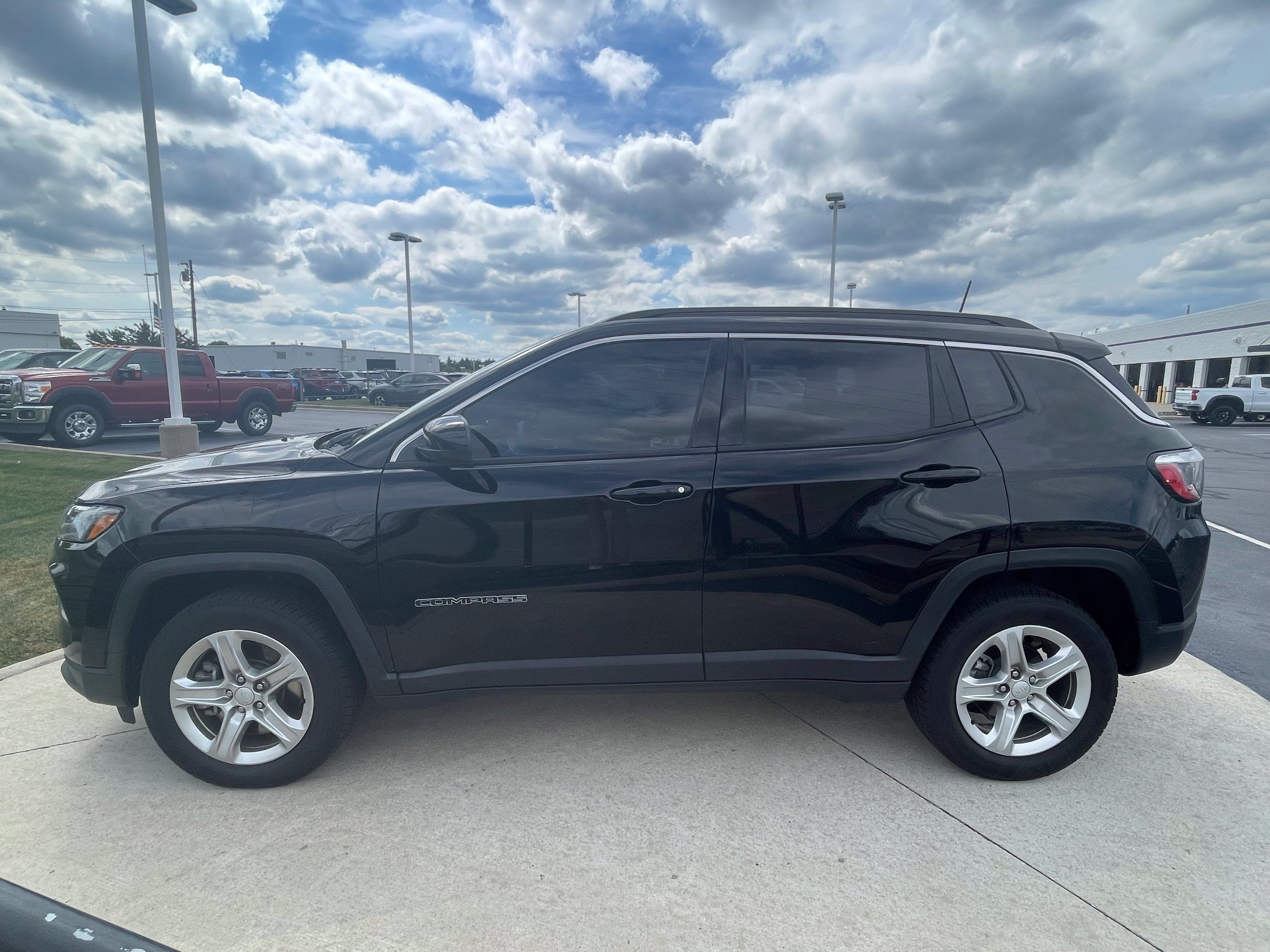 Used 2023 Jeep Compass Latitude w/ Convenience Group AWD/4WD image 4