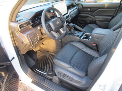 Used 2025 Toyota Tacoma TRD Off-Road image 12