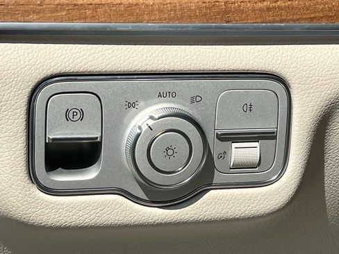 Certified 2024 Mercedes-Benz GLE 350 4MATIC image 39