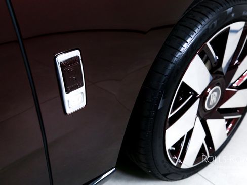 Certified 2025 Rolls-Royce Cullinan image 46