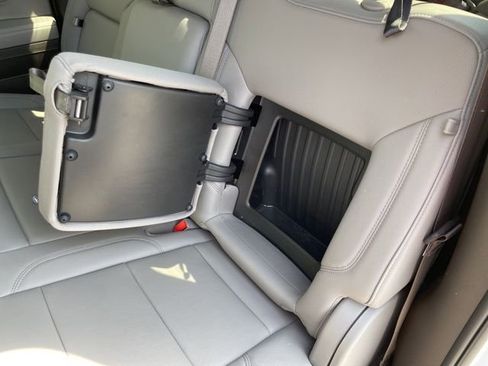 Used 2023 GMC Sierra 1500 SLT w/ SLT Premium Plus Package AWD/4WD image 29