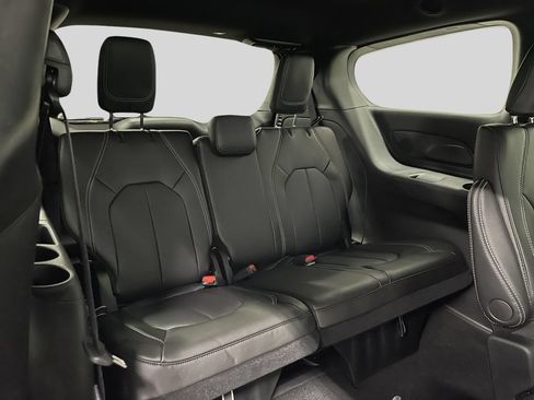 New 2026 Chrysler Pacifica Select AWD/4WD image 11