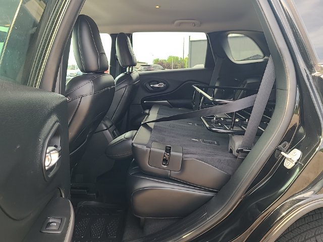 Used 2019 Jeep Cherokee Limited FWD image 23