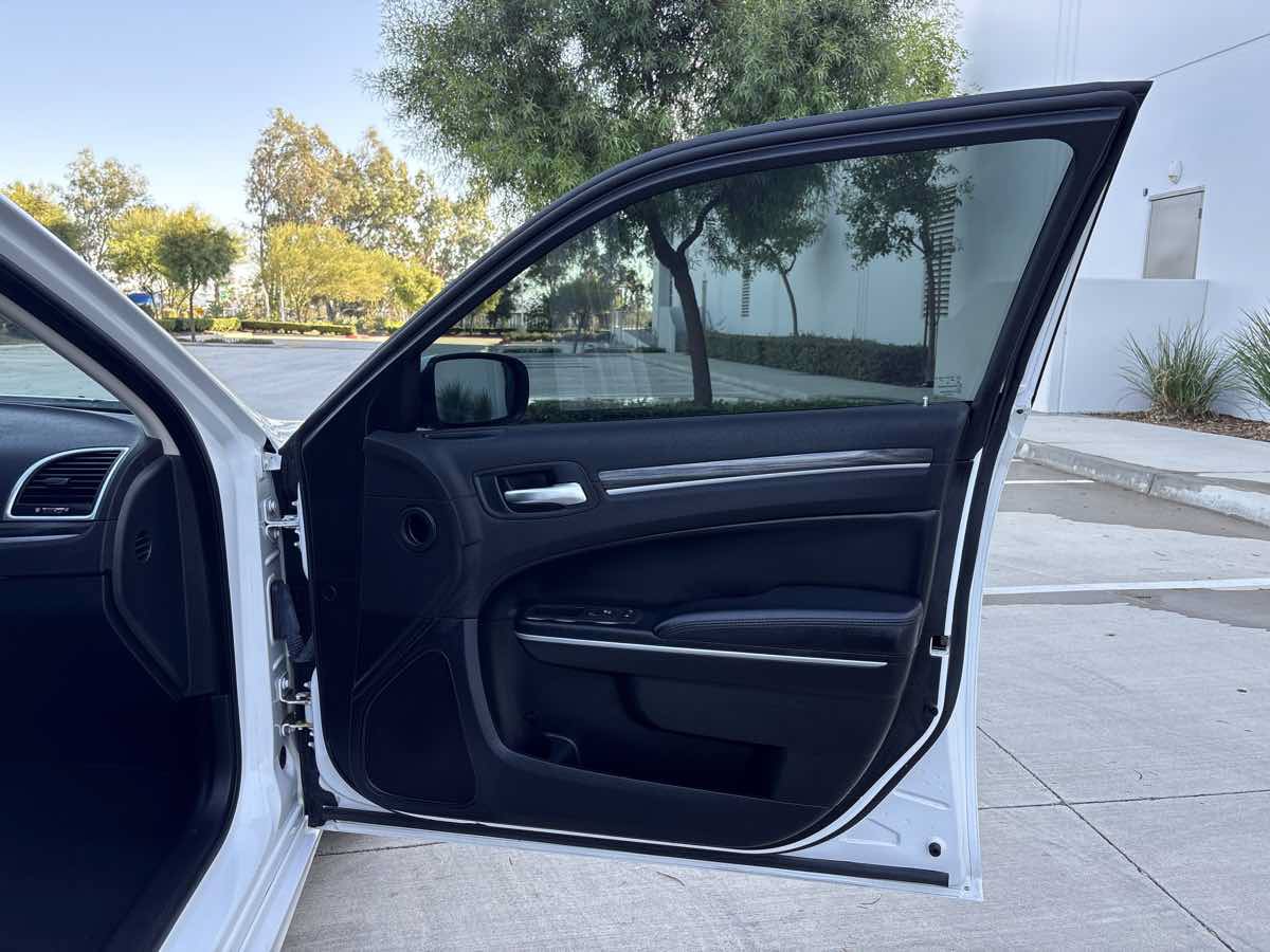 Used 2022 Chrysler 300 Touring L RWD image 15