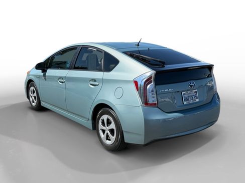 Used 2015 Toyota Prius Two image 3